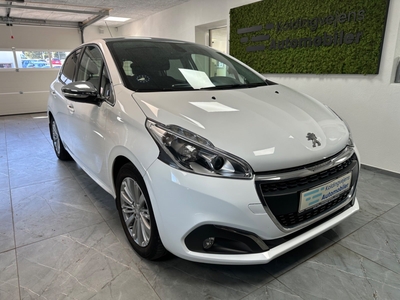 Peugeot 208 1,2 PureTech 82 Signature Sky 5d