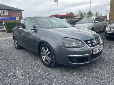 VW Jetta 2,0 FSi Sportline 4d