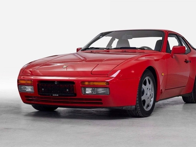 Porsche 944