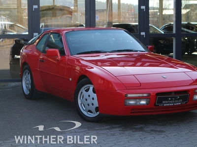 Porsche 944