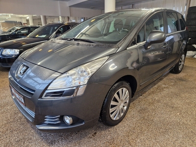 Peugeot 5008 1,6 HDi 110 Premium 7prs 5d