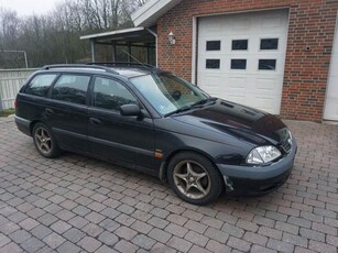 Toyota Avensis 1,8 VVT-i Terra stc.