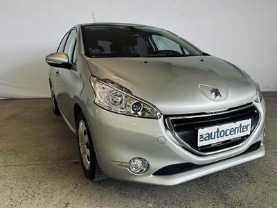 Peugeot 208 1,2 VTi Allure Sky