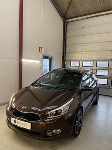 Kia Ceed 1,6 CRDi 128 Premium+ SW aut. 5d