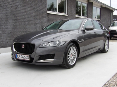 Jaguar XF 2,0 D180 Prestige 4d