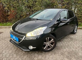 Peugeot 208 1,2 VTi Allure Sky