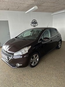 Peugeot 208 1,2 VTi Allure Sky 5d