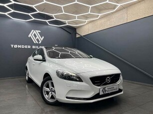 Volvo V40 2,0 T3 152 Momentum