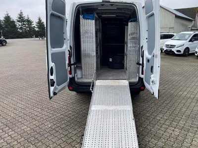 Renault Master III T33 2,3 dCi 130 L2H2 Kassevogn