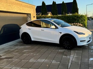 Tesla Model Y RWD Standard Range