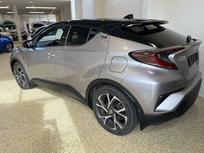 Toyota C-HR1,8 Hybrid Selected Bi-tone Multidrive S 122HK 5d Aut.