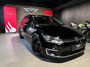 VW Golf VII 2,0 TDi 150 Highline BMT