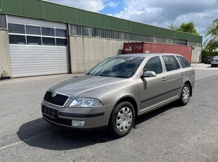 Skoda Octavia 1,6 FSi Elegance Combi