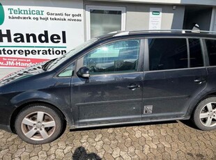 VW Touran 2,0 TDi 136 Trendline DSG Van