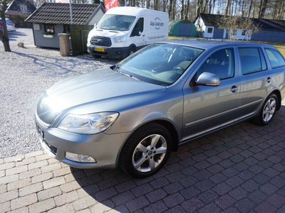 Skoda Octavia TSi 122 Elegance Combi GreenT - Mellem St.car