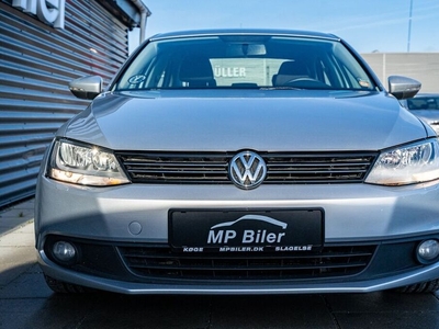 VW Jetta TDi 105 Comfortline BMT - Mellem Sedan