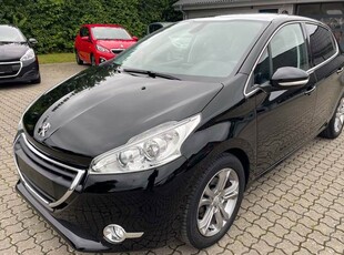 Peugeot 208 1,2 VTi Allure Sky