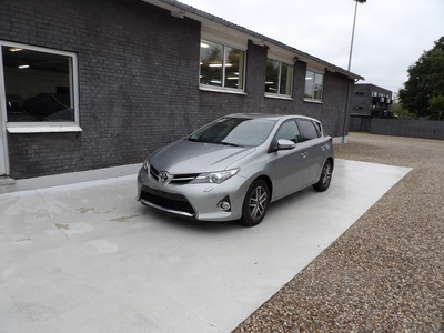 Toyota Auris 1,6 T2 Premium 5d