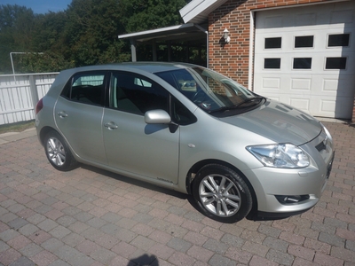 Toyota Auris 1,6 Terra 5d