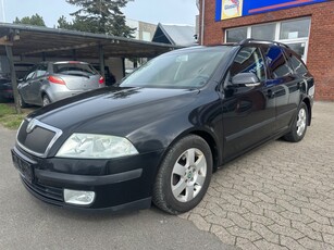 Skoda Octavia 2,0 FSi Elegance Combi aut. 5d