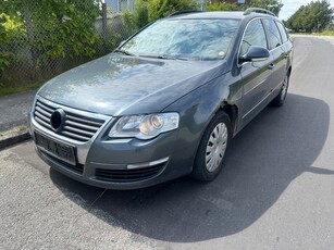 VW Passat 2,0 TDi 140 Sportline Variant BMT 5d