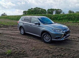 Mitsubishi Outlander 2,4 PHEV Invite CVT 4WD