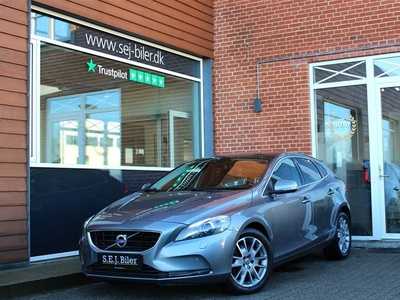 Volvo V40 2,0 D3 Momentum 150HK 5d Aut.