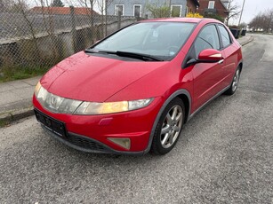 Honda Civic 1,8 Executive 5d