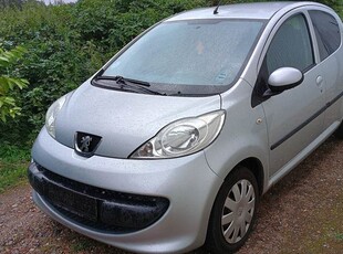 Peugeot 107 1,0 I 5D MAN.