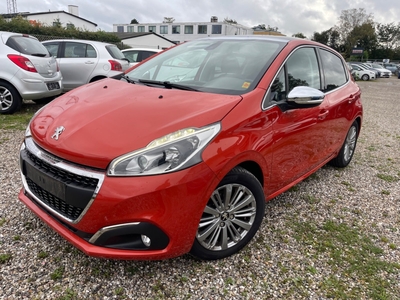 Peugeot 208 1,2 e-THP 110 Allure Sky 5d