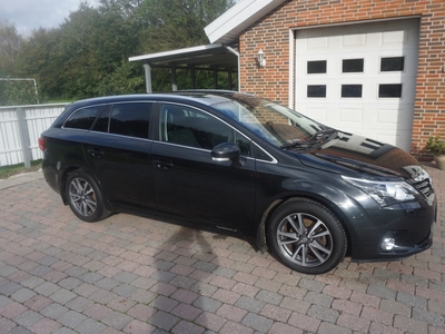 Toyota Avensis 1,8 VVT-i T2 Premium stc. 5d