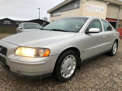 Volvo S60 2,4 170 Momentum 4d