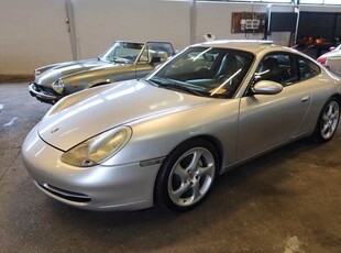 Porsche 996 CARRERA 4.