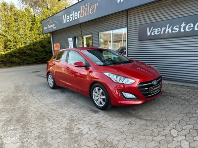 Hyundai i30 1,6 CRDi 110 Premium 5d