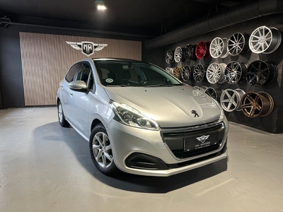 Peugeot 208 1,2 VTi 82 Envy Sky 5d