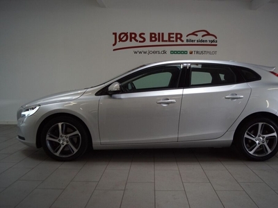 Volvo V40 T4 190 Momentum aut. - Mellem Halvkombi Aut.