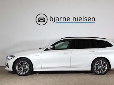 BMW 330e Touring Sport Line aut. - St.car Aut.