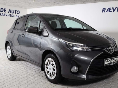 Toyota Yaris VVT-i T2 Komfort Sport - Halvkombi