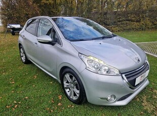 Peugeot 208 1,2 VTi Allure Sky