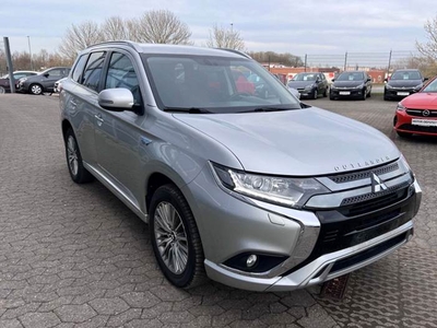 Mitsubishi Outlander 2,4 PHEV Invite CVT 4WD