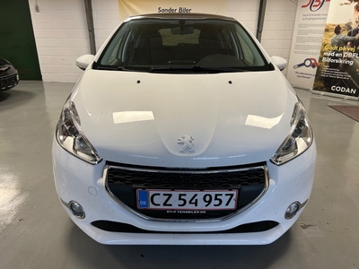 Peugeot 208 1,2 VTi Allure Sky 5d