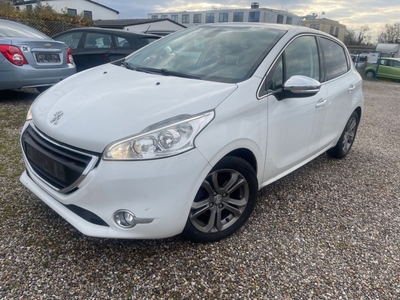 Peugeot 208 1,2 VTi Allure Sky 5d