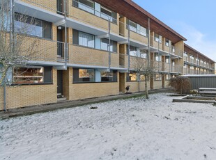 223L8211 Stadionvej 43, st. 13. - Pæn 4 værelses med eget havestykke