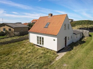 Charmerende sommerhus med skøn gårdhave nær Løkken Strand