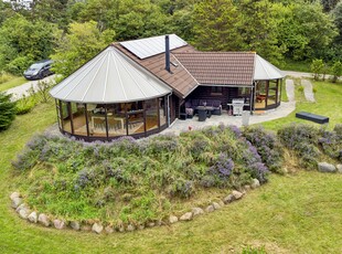 FANTASTISK BJÆLKEHUS PÅ NATURSKØNNE RØSNÆS