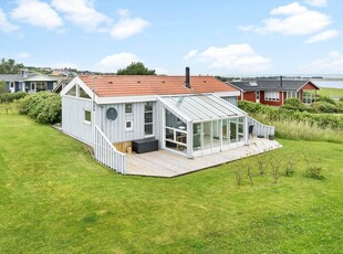 Dejligt sommerhus med fjordudsigt og god adresse på lukket vej