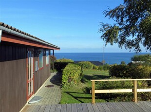 Dejligt sommerhus med havudsigt. Højt beliggende i Sandkås på Nordbornholm