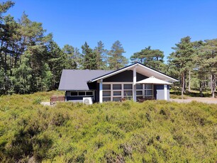 Dejligt sommerhus med store terrasser og tæt på Dueodde sandstrand