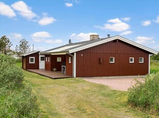 Godt indrettet og velbeliggende sommerhus tæt på Vesterhavet