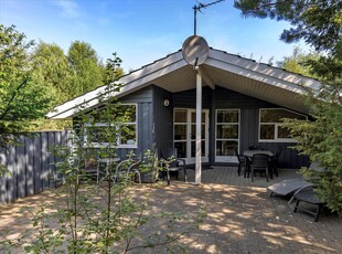 Ideelt sommerhus til parferie ved den hyggelige Thorup Strand